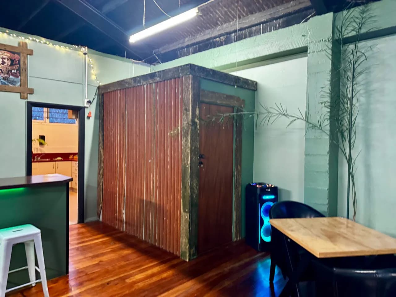 Private side room and audio system inside the venue